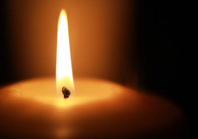 Passer de l’obscurité à la lumière. Temps pour prier, temps pour la paix. © Flickr-CC-Antonio Vela