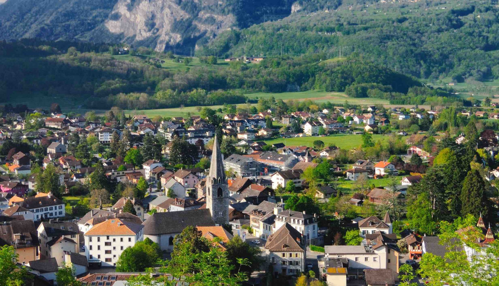 Bex (©Zacharie Grossen, CC BY-SA 4.0 Wikimedia Commons)