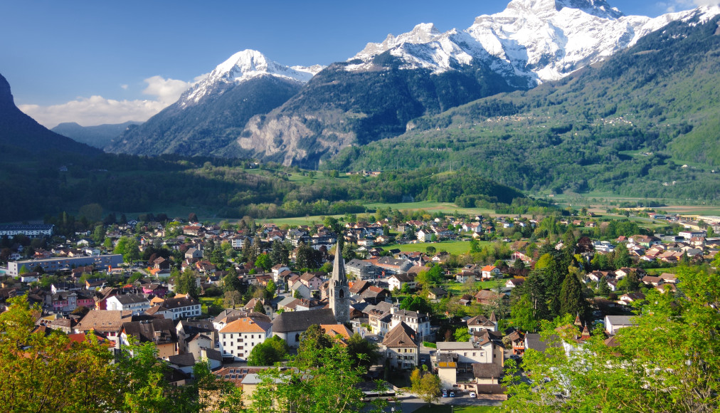Bex (©Zacharie Grossen, CC BY-SA 4.0 Wikimedia Commons) Bex (©Zacharie Grossen, CC BY-SA 4.0 Wikimedia Commons)