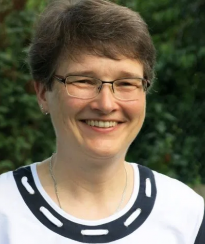 Françoise Dorier (©DR)Françoise Dorier a grandi à Neuchâtel. Pasteure dans la paroisse de La Chaux-de-Fonds depuis 2018, elle y a effectué sa suffragance en 2006-2007. Elle apprécie la chaleur des paroissiens du haut du canton et la nature.